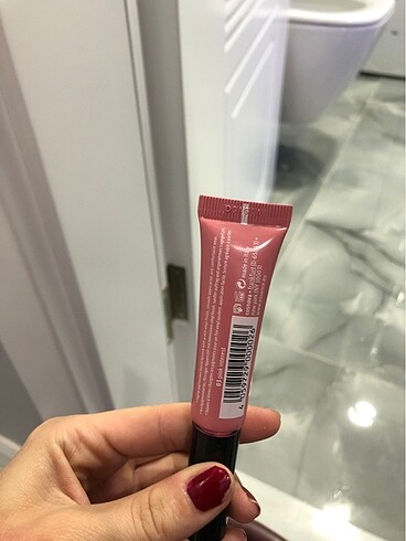  Beden pembe Renk Essence likit lipstik 03 tavşan dili pembesi