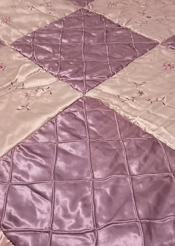 Bordo Nakışlı Parlak Yatak Örtüsü - Görsel 5