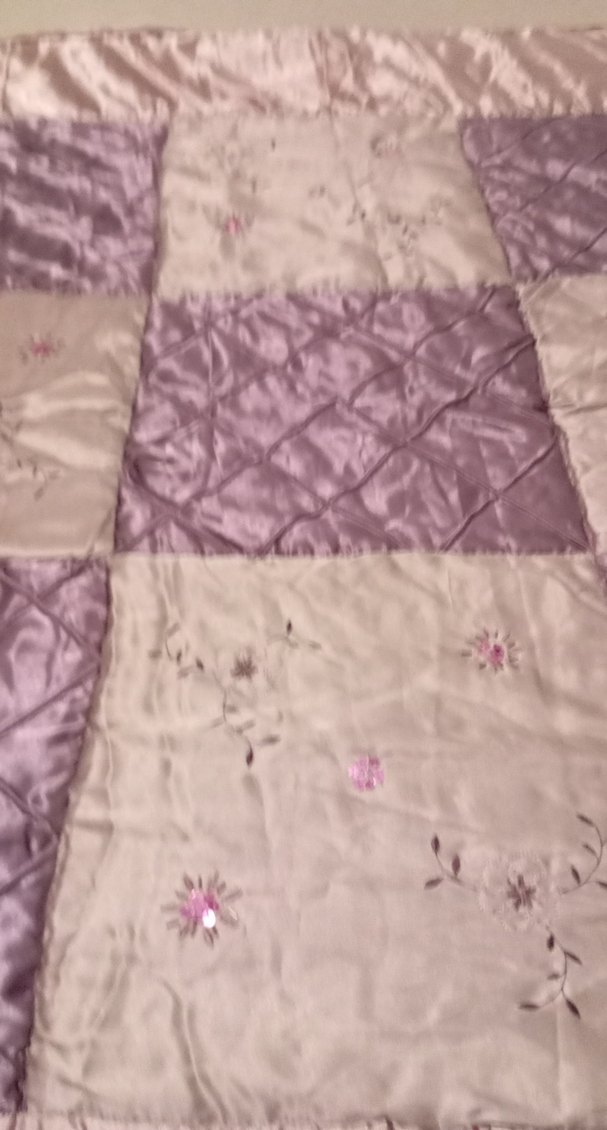 Bordo Nakışlı Parlak Yatak Örtüsü - Görsel 4