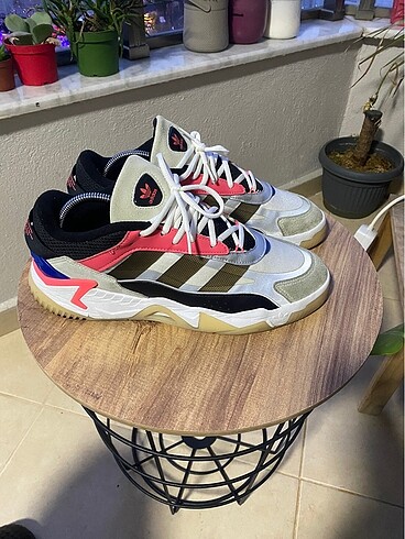 44 Beden beyaz Renk orjinal Adidas tertemiz