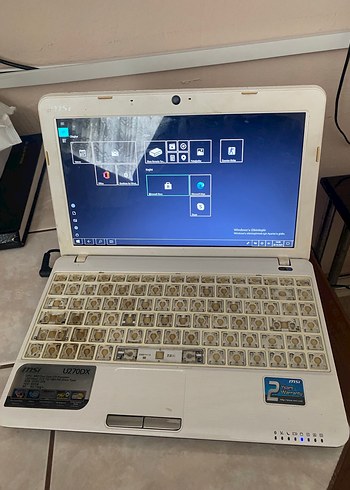 Beden Beyaz MSI U270DX Laptop