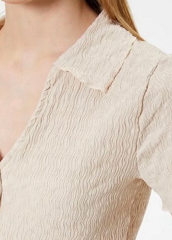 Bej V Yakalı Düğmeli Kısa Kollu Gömlek Yaka Bluz Bürümcük - Görsel 3