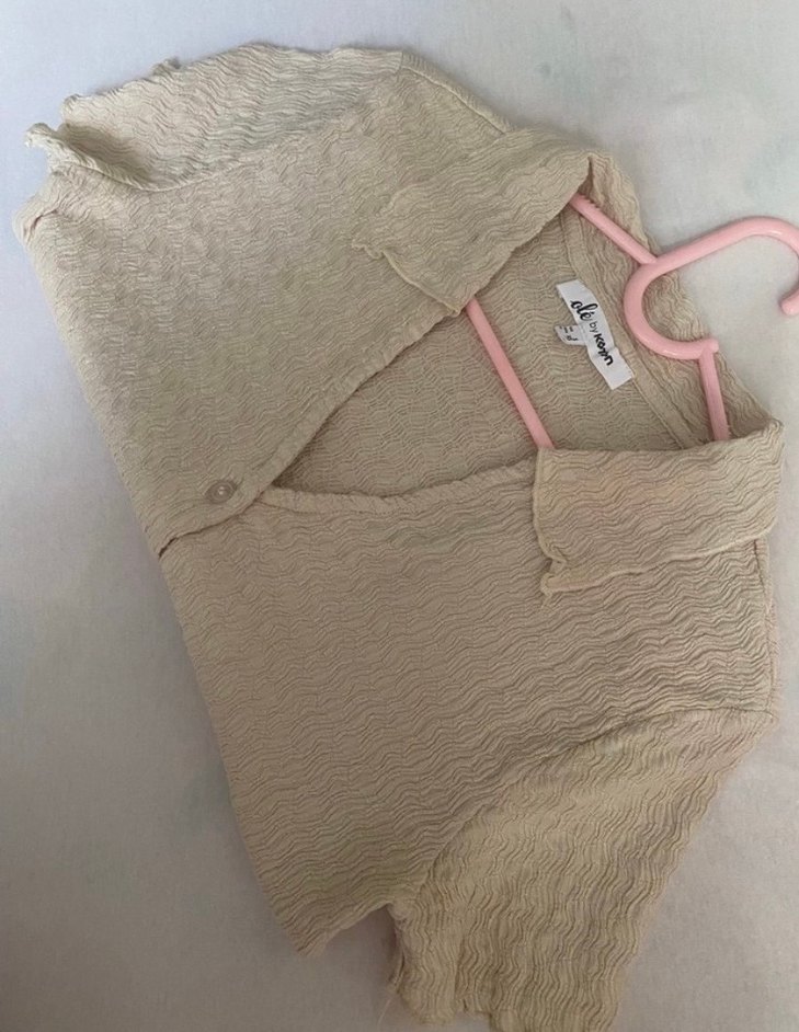 Bej V Yakalı Düğmeli Kısa Kollu Gömlek Yaka Bluz Bürümcük - Görsel 4