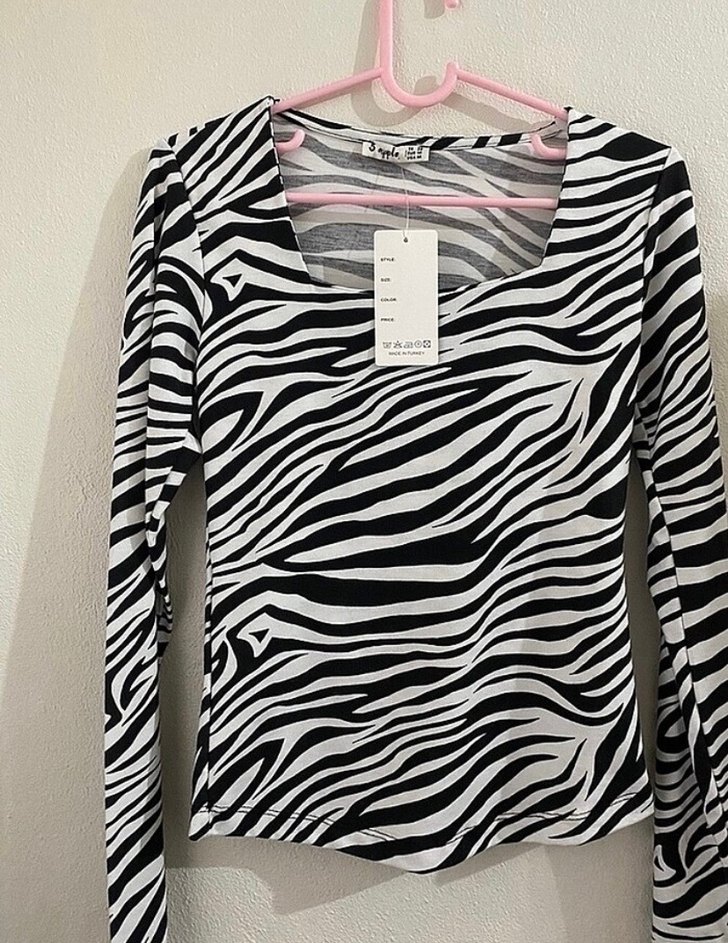 Zebra desenli kare yaka bluz - Görsel 2