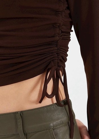 Kahverengi Kare Yaka Büzgü Detaylı Bluz - Görsel 2