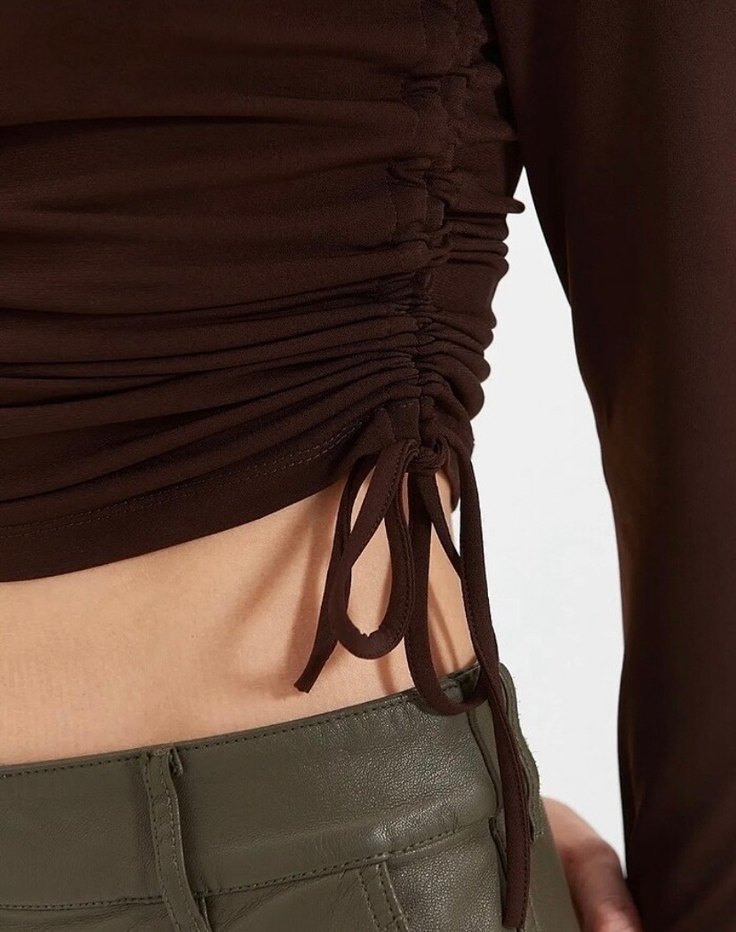 Kahverengi Kare Yaka Büzgü Detaylı Bluz - Görsel 2