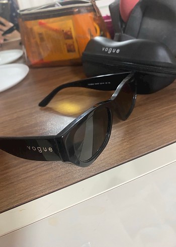 Orijinal Parlak Siyah Vogue Kadın Gözlüğü
