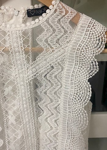 dantelli kolsuz beyaz crop üst - Görsel 2