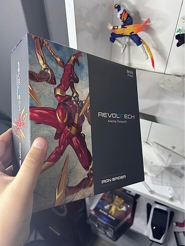 Revoltech Mafex yamaguchi iron spider