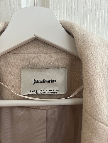 Stradivarius Stradivarius uzun ekru kaban. Cepli, kuşaklı
