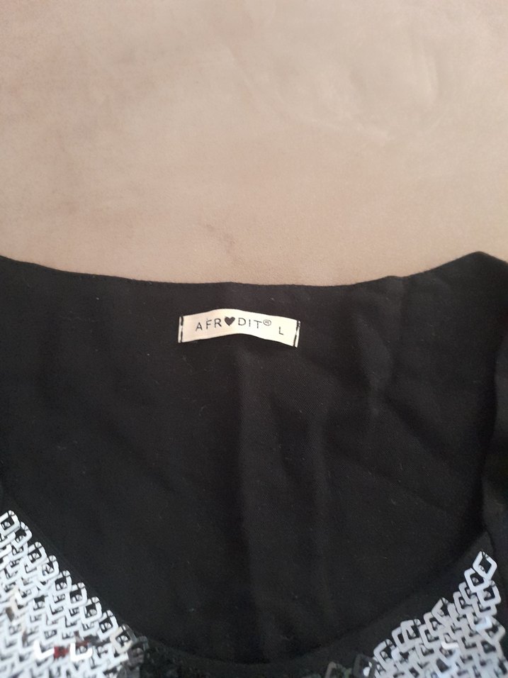 Kız Çocuk Siyah Payetli Tişört - Görsel 4