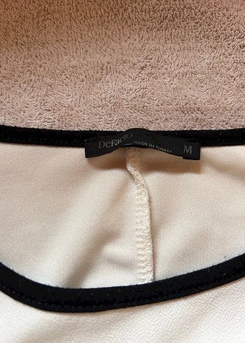 Kısa Kollu Beyaz Tişörtü - Görsel 2