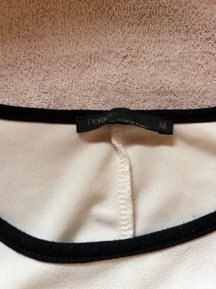 Kısa Kollu Beyaz Tişörtü - Görsel 2