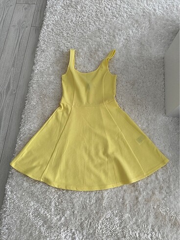 Sarı renk mini elbise