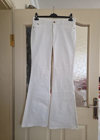 Kadın Beyaz Denim Kemerli Normal Boy Pantolon