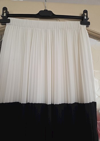 Kadın Beyaz Siyah Şeritli Pilili Uzun Etek - Görsel 4