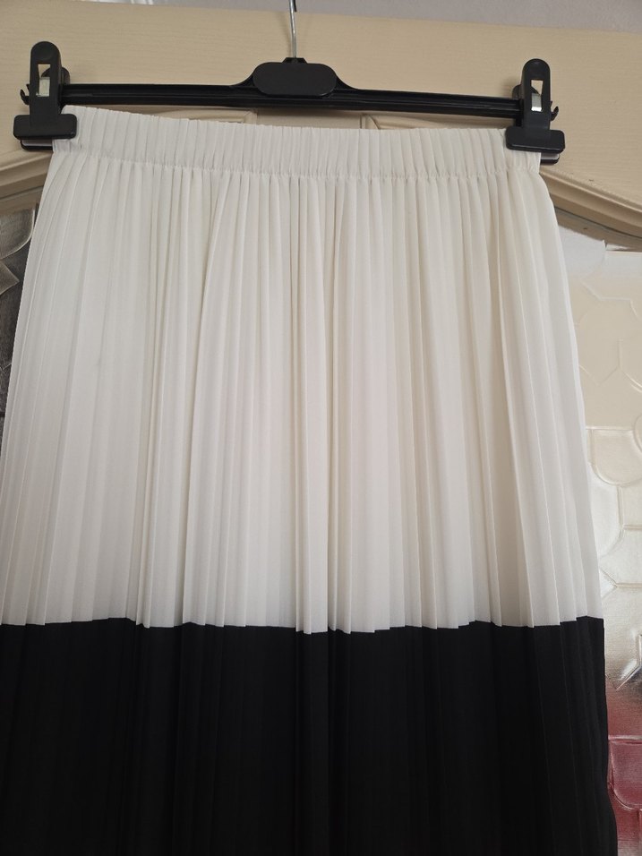 Kadın Beyaz Siyah Şeritli Pilili Uzun Etek - Görsel 4