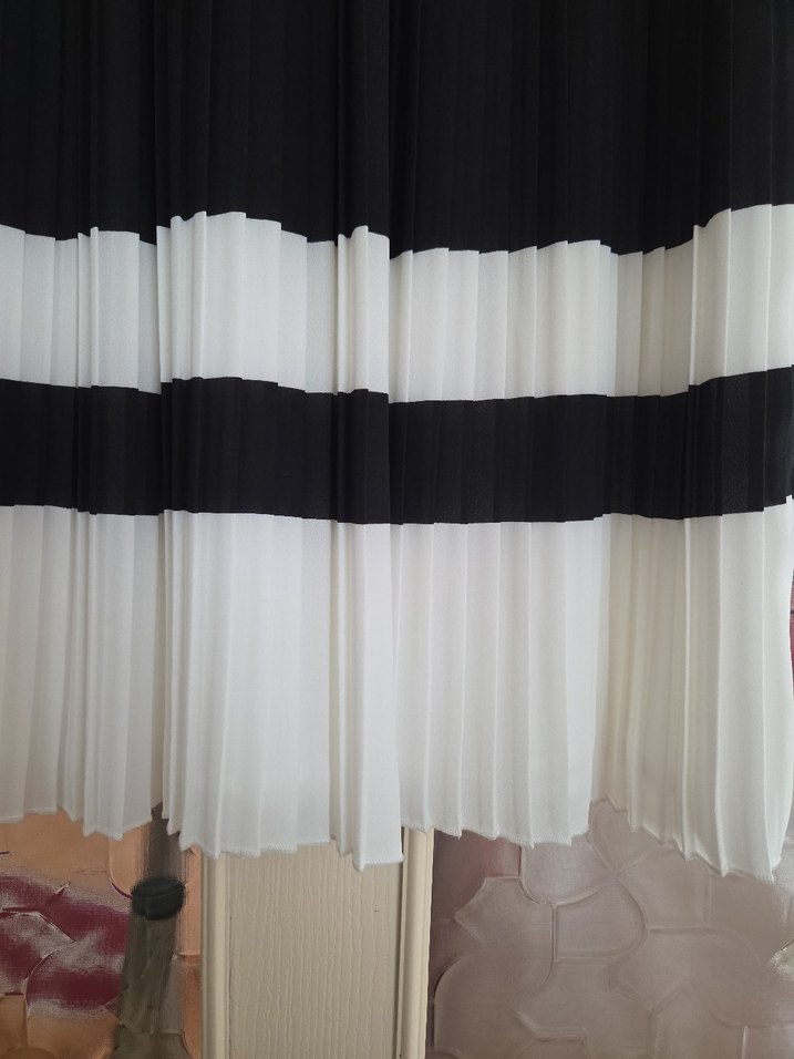 Kadın Beyaz Siyah Şeritli Pilili Uzun Etek - Görsel 2