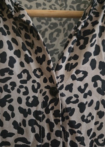 Düğmeli  Leopar Desenli Uzun Elbise - Görsel 4