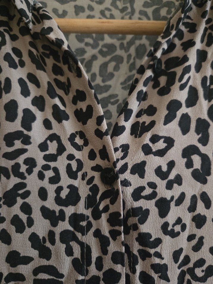 Düğmeli  Leopar Desenli Uzun Elbise - Görsel 4