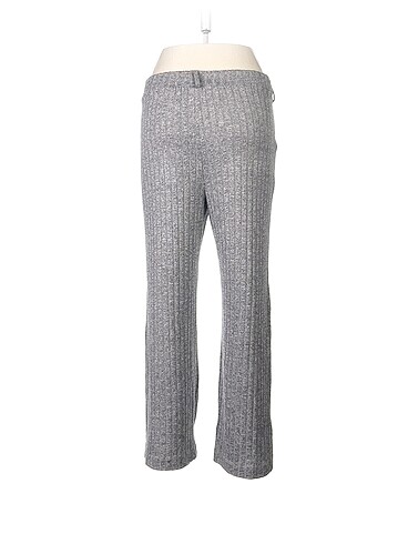 xs Beden Bershka Kumaş Pantolon %70 İndirimli.