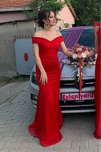 Kırmızı uzun abiye elbise