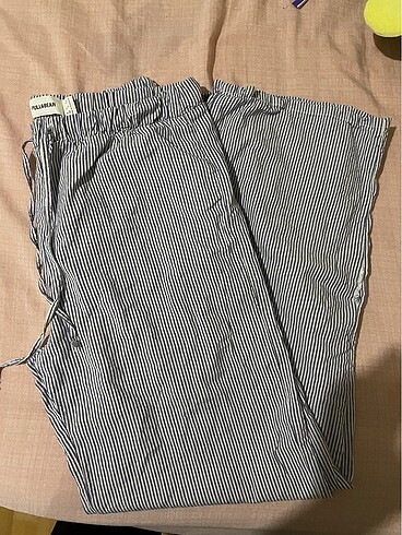 Pull and Bear Pull and bear çizgili keten pantalon