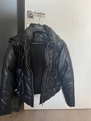 Zara Mont
