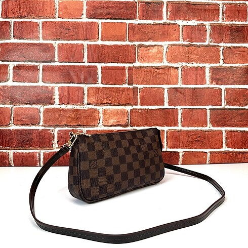 Diğer Louis Vuitton vejital bayan çantası