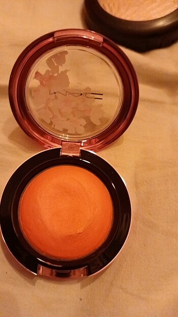 Peaches in dreams glow play blush