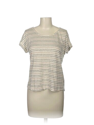 Pull and Bear T-shirt %70 İndirimli.