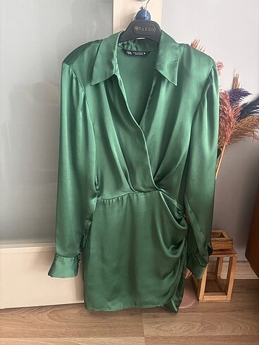 Zara xs yeşil saten elbise