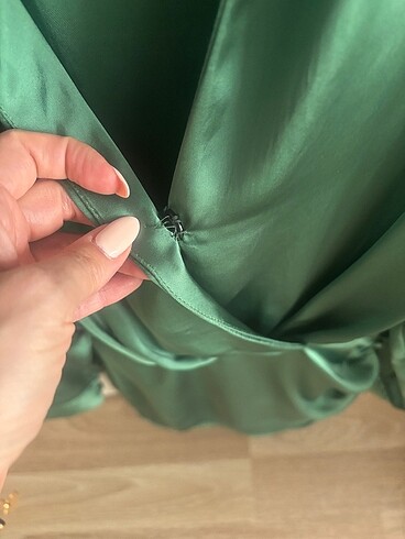 xs Beden yeşil Renk Zara xs yeşil saten elbise