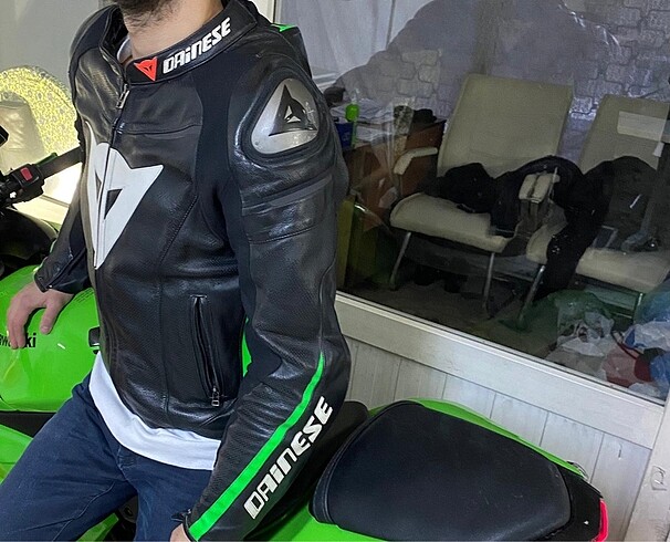 48 Beden siyah Renk Dainese satılık