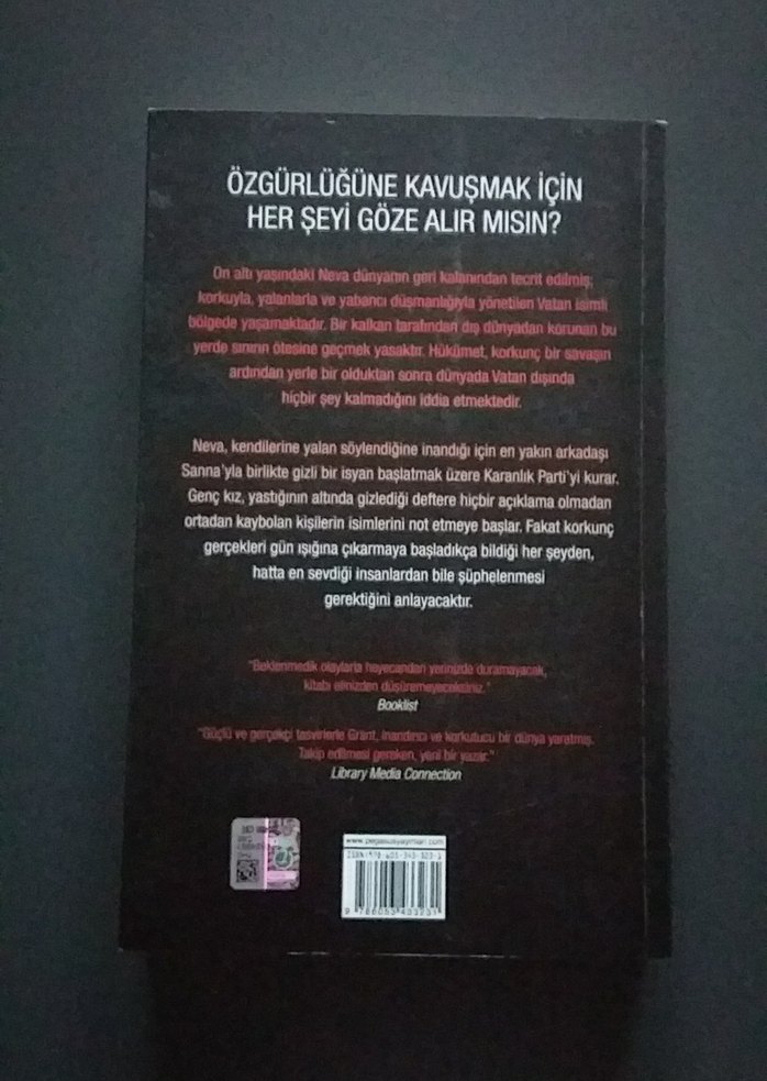 Karanlık Parti - Sara Grant - Görsel 2