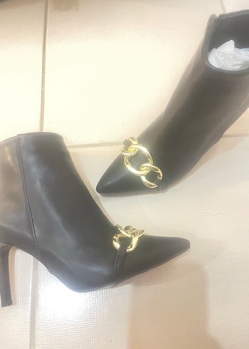 36 Beden Siyah Parlak Deri Stiletto Topuklu Bot