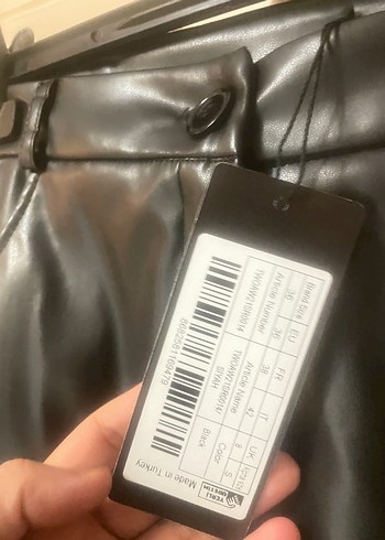 Siyah Deri Kadın Şort - Görsel 4