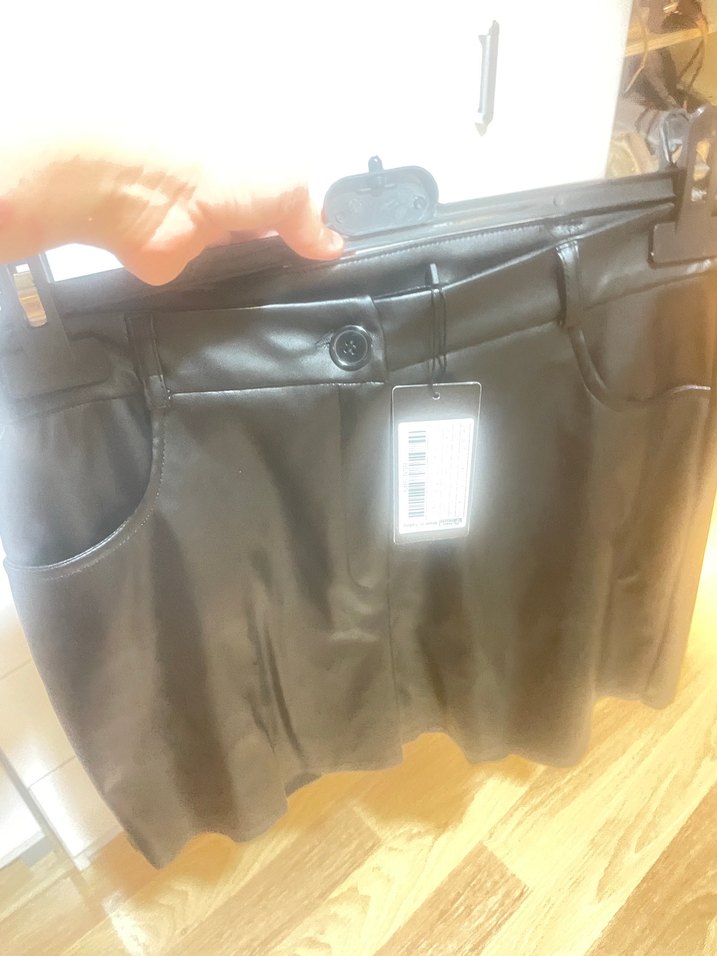 Siyah Deri Kadın Şort - Görsel 5