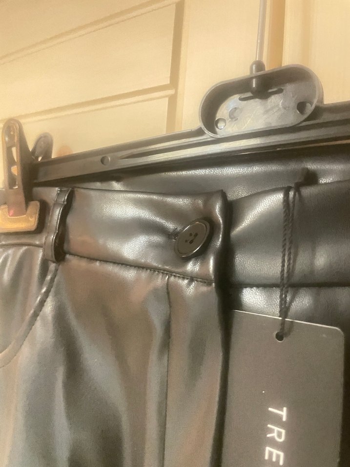 Siyah Deri Kadın Şort - Görsel 3