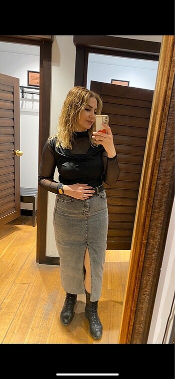 Kot etek ve kolları tüllü balıkçı yaka bluz