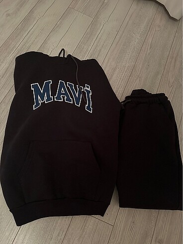 Mavi eşofman takımı