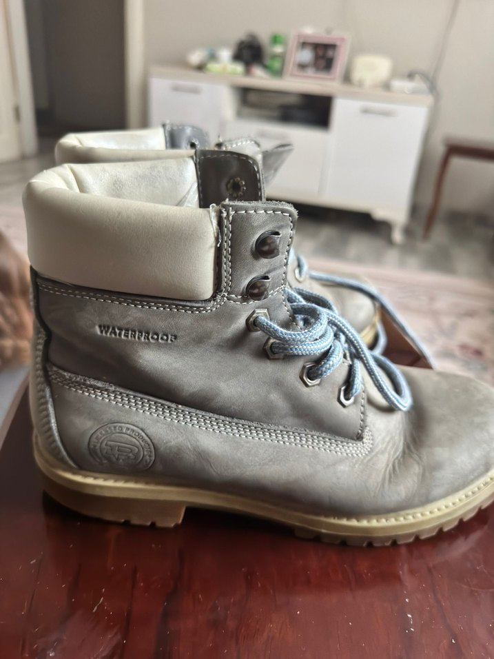 Gri Deri Kadın Günlük Bot - Görsel 2