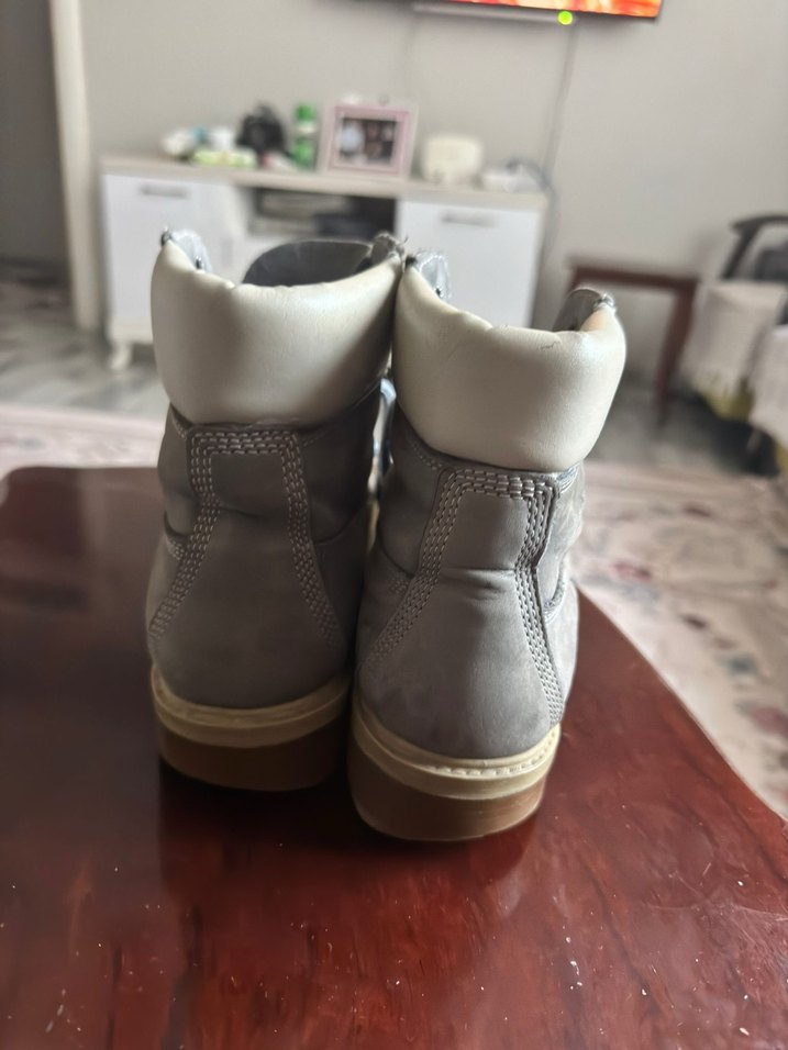 Gri Deri Kadın Günlük Bot - Görsel 4