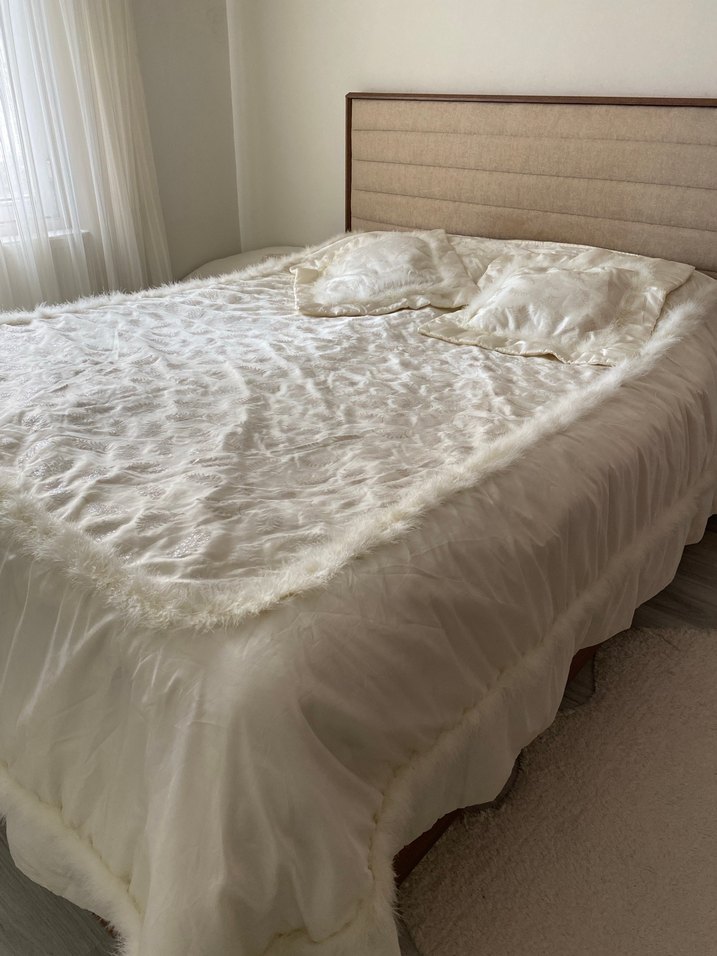 Parlak Beyaz tüylü Yatak Örtüsü - Görsel 4
