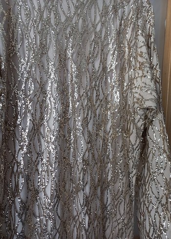 Altın Renkli İşlemeli Uzun Kadın Abiye Elbise - Görsel 3