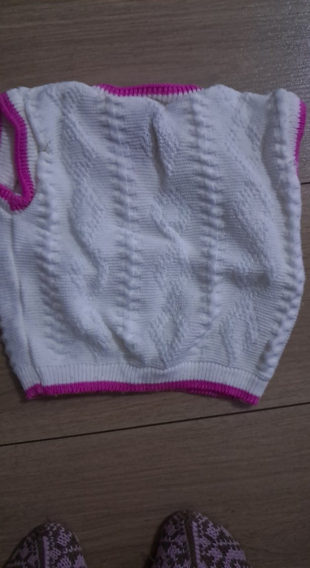 Kız Çocuk Beyaz Örgü Kolsuz Süveter - Görsel 2