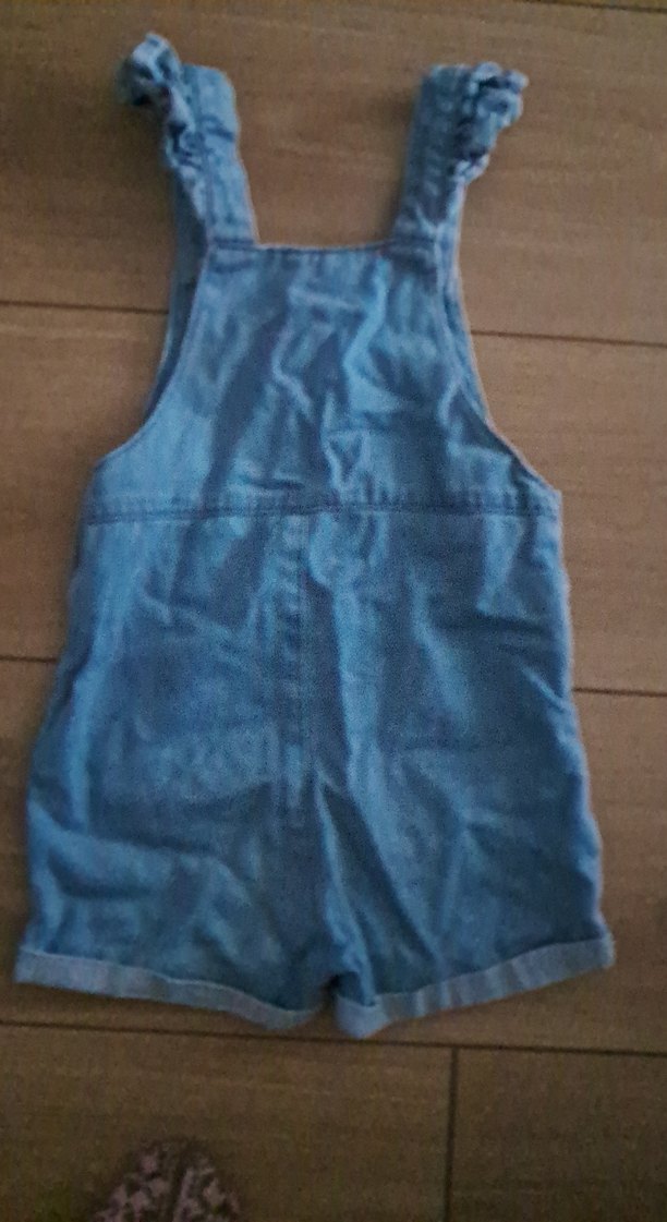 Kızlar için Mavi Kot Askılı Şort - Görsel 2