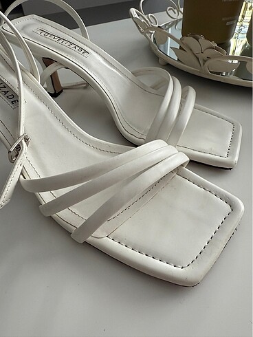 Beyaz topuklu ayakkabı - Görsel 5