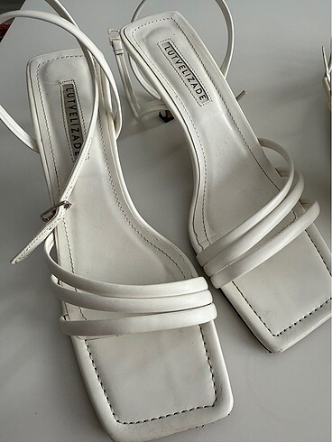 Beyaz topuklu ayakkabı - Görsel 6