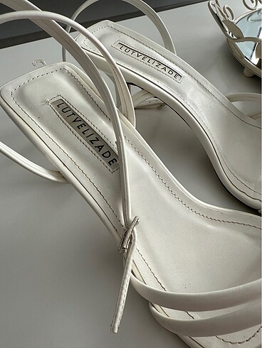 Beyaz topuklu ayakkabı - Görsel 7